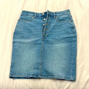 Size 6/ Banana Republic/ wore 2 times only/ great conditions/ too big on me